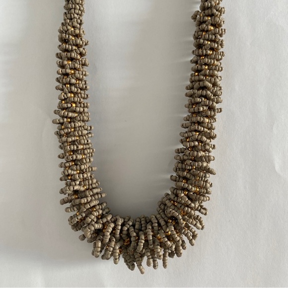 A new day beige seedbead statement necklace - Picture 4 of 5